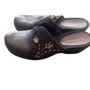 Eurostep Women's Size 7 M Brown Leather Floral Slip‎ On Comfort Clogs